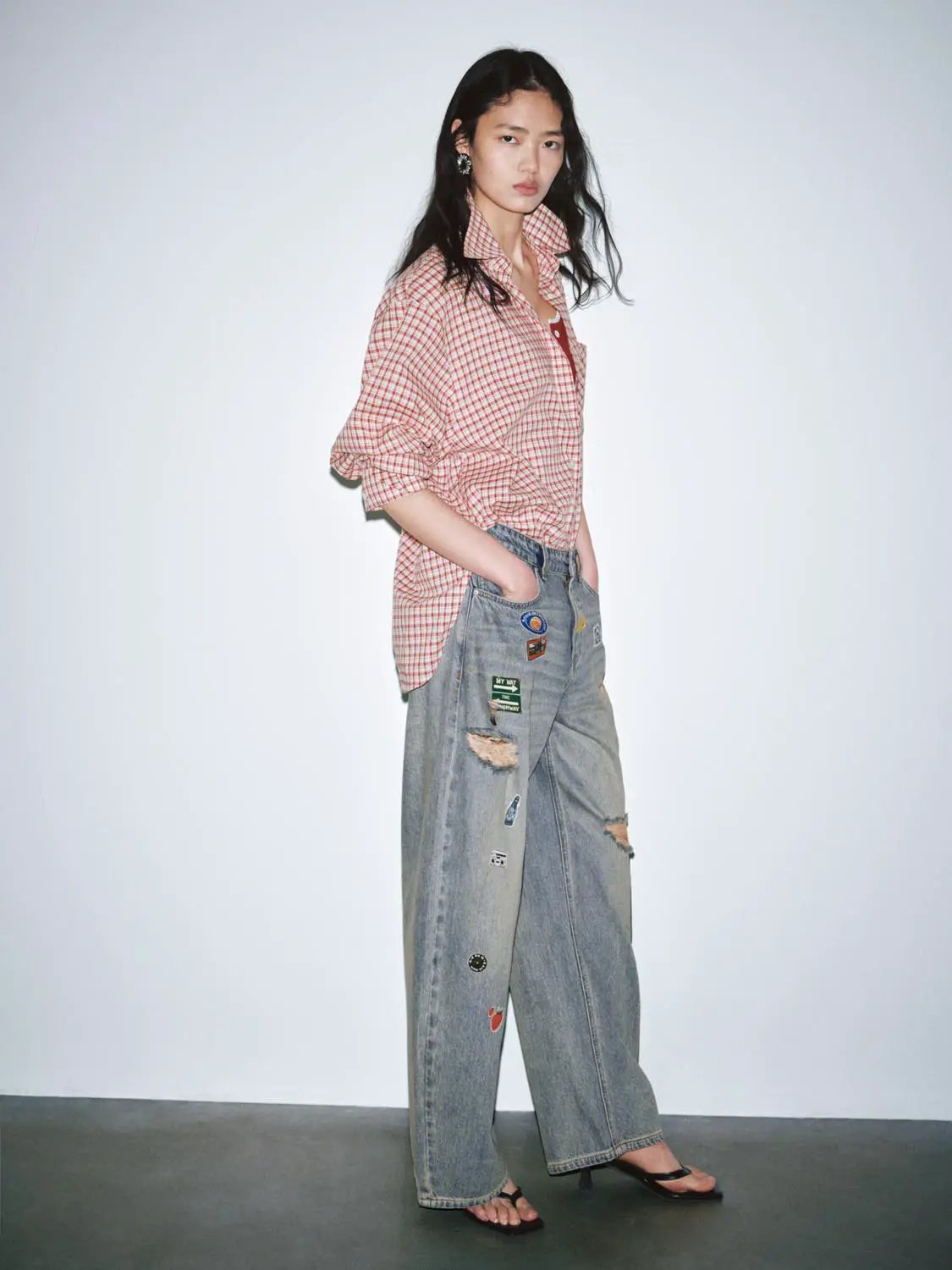 Patchwork Raw Detail Barrel Leg Jeans by Urban Revivo Fashion in light wash with patches and rips.
