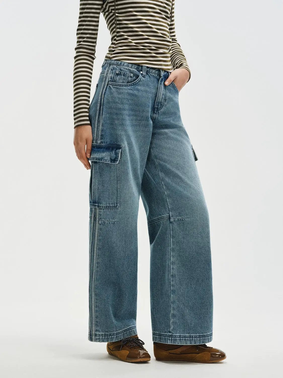 Jeans, blue denim wide-leg cargo with large side pocket.