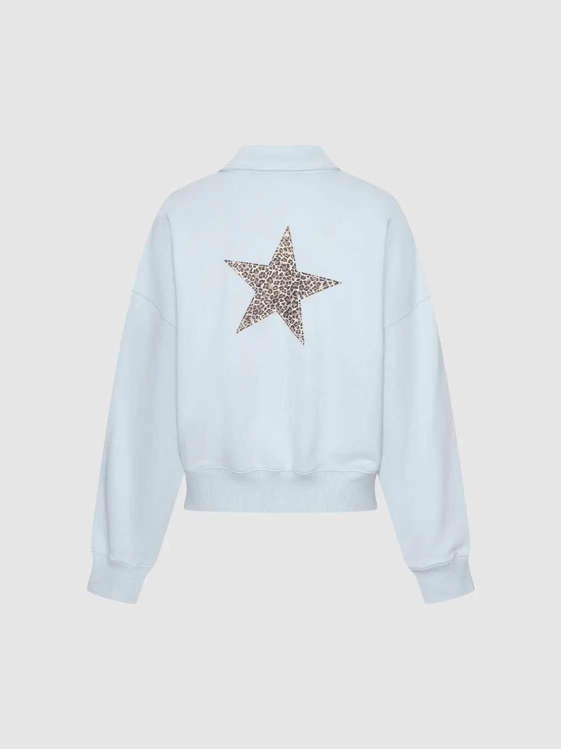 Sweatshirt in light blue with a leopard-print star on the back, Urban Revivo Fashion.