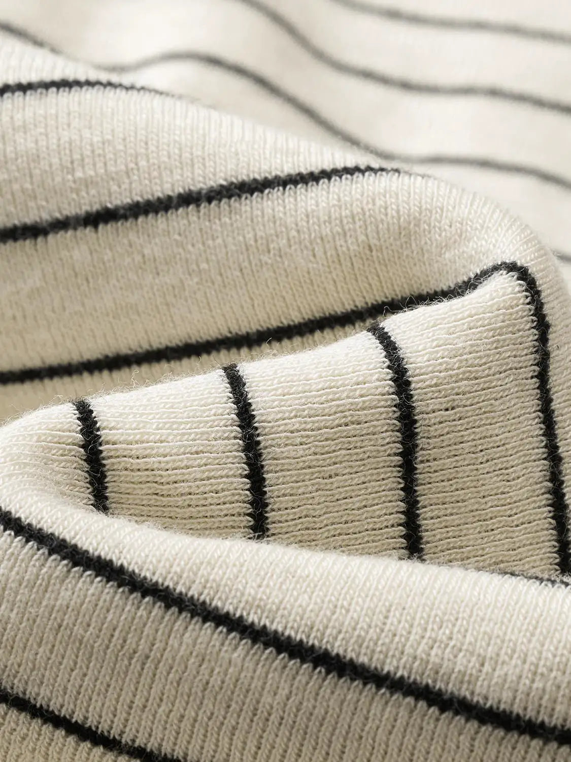 T-Shirt cream knit with black stripes; Urban Revivo Fashion
