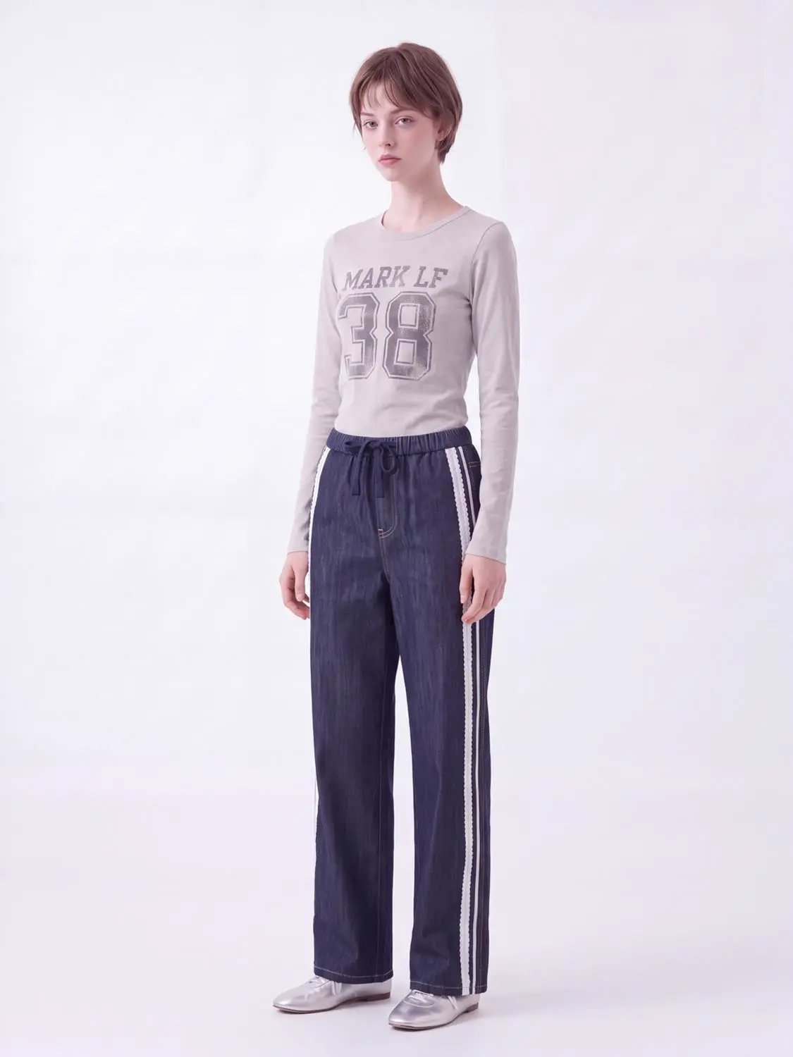 Elastic waist wide-leg denim pants with white side stripes and side splits, dark indigo
