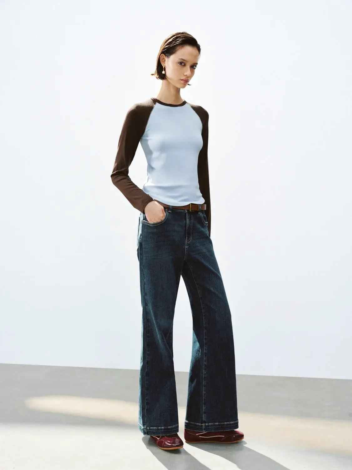 Jeans, dark blue denim wide-leg fit with mid-rise silhouette