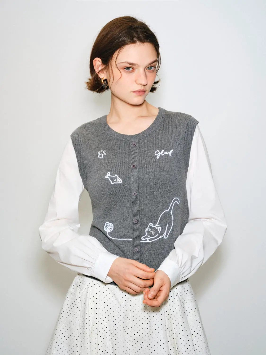 Knit T-Shirt, grey knitted top with cat embroidery and button-front.