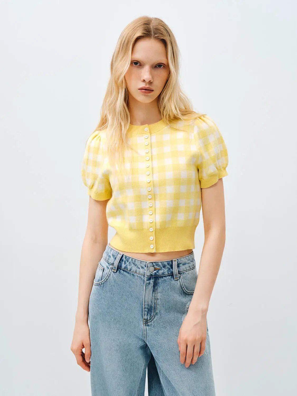 Knitted cardigan in yellow gingham, cropped length, button-front by Urban Revivo Fashion.