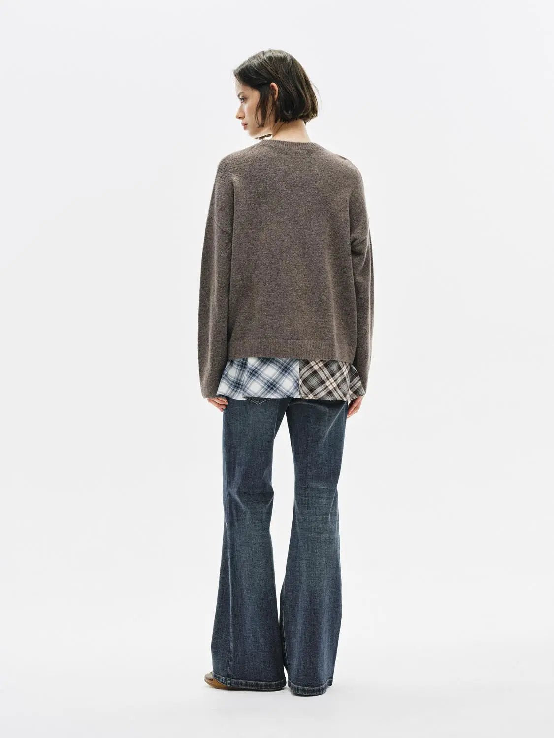 Knitwear T-shirt in taupe knit with plaid shirt layered underneath, Urban Revivo Fashion, back view
