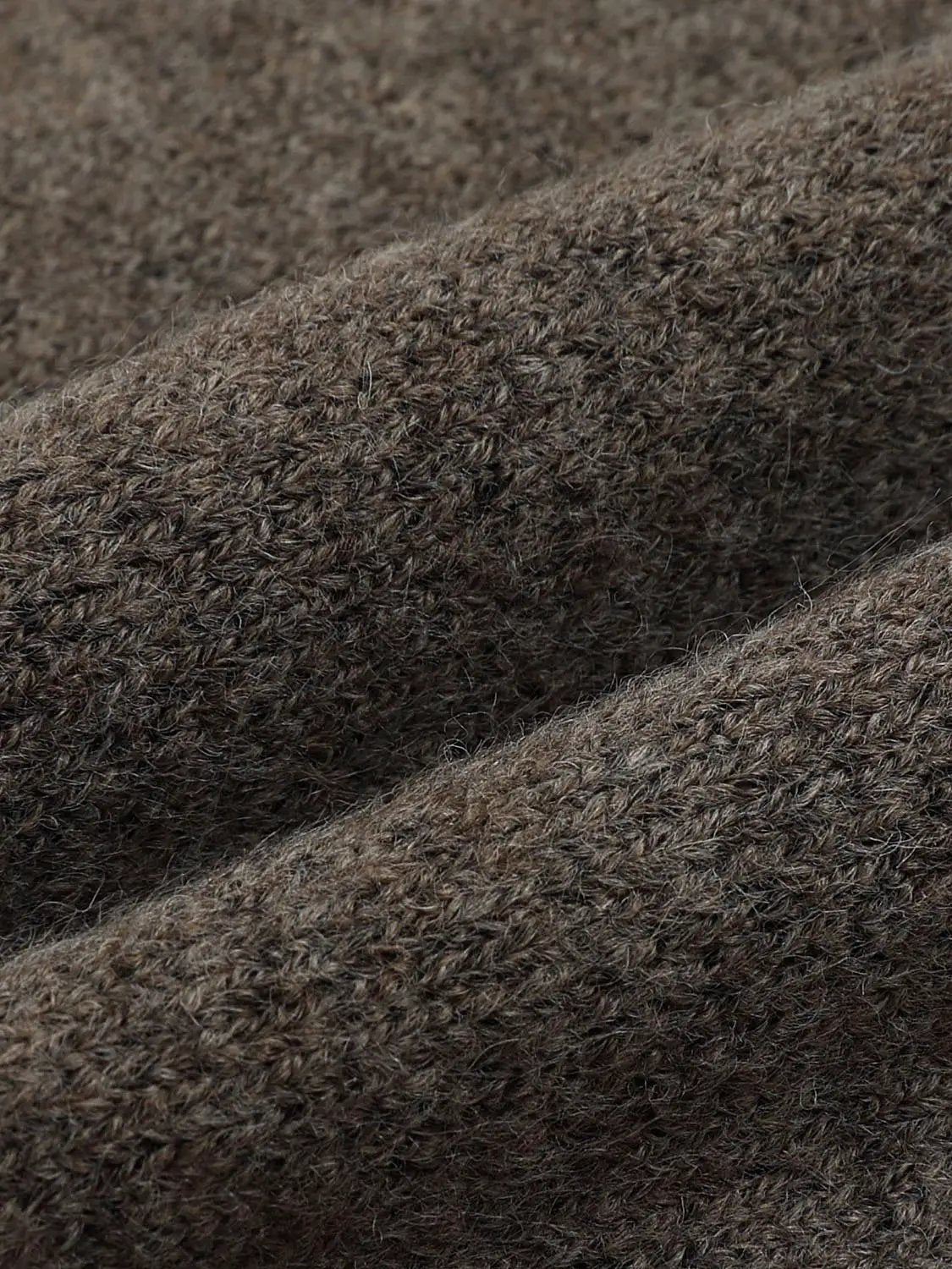 Knitwear T-shirt in brown knitted fabric with textured yarn close-up