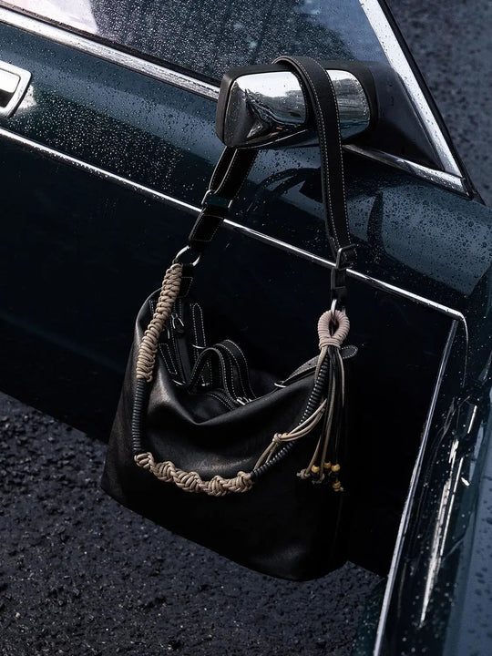 Sac bandoulière avec poignée supérieure et détail en corde tressée
