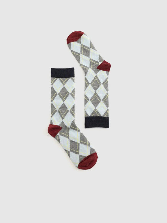 Medium Thickness Maroon Heel Dark Cuff Argyle Pattern Socks