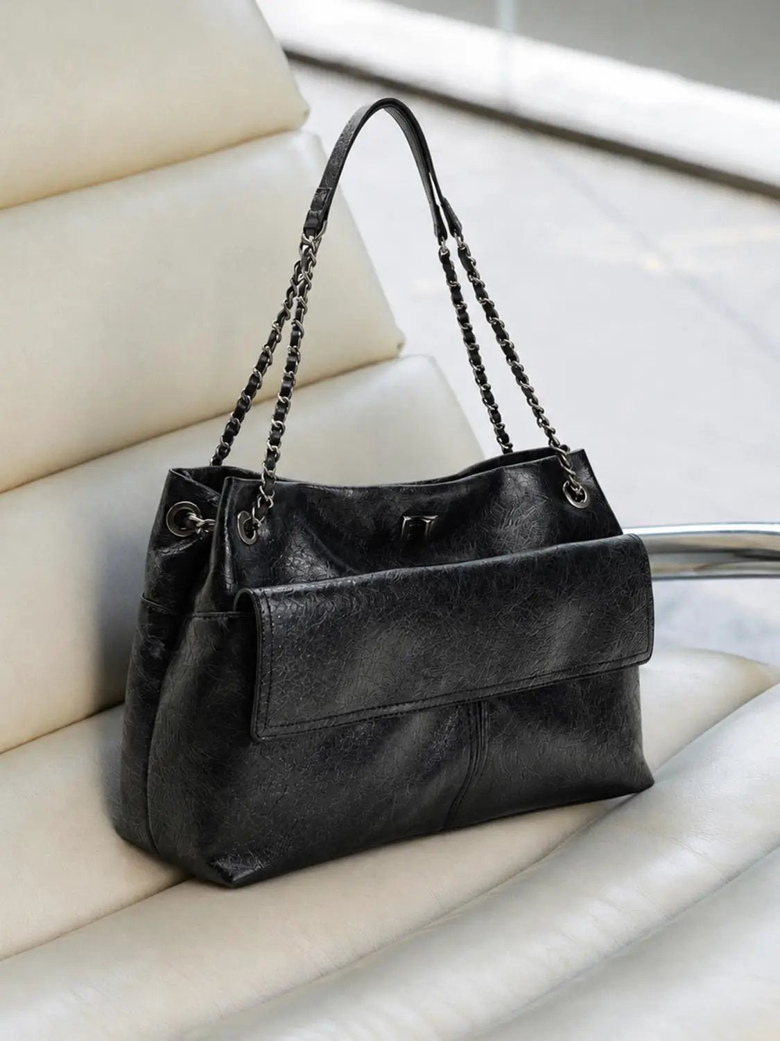 Chain hardware large-capacity black faux leather shoulder bag with chain straps