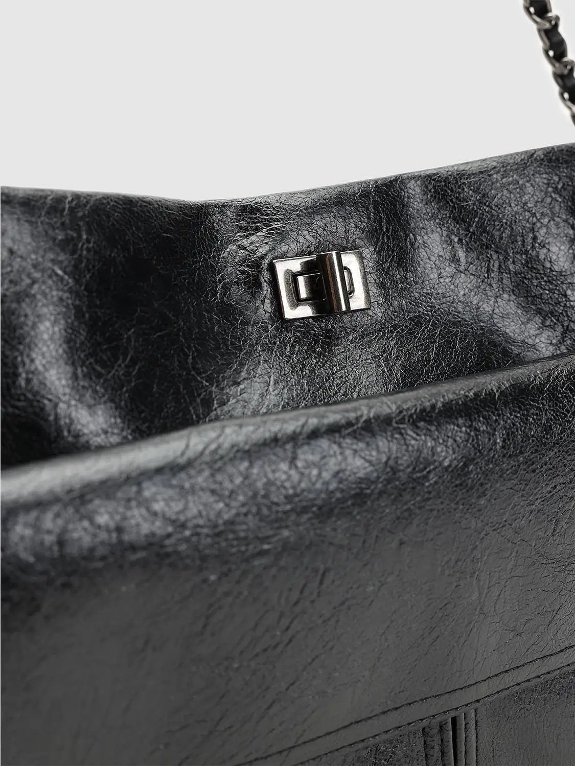 Chain Hardware Large Capacity Faux Leather Shoulder Bag in black with metal turn-lock clasp and chain strap