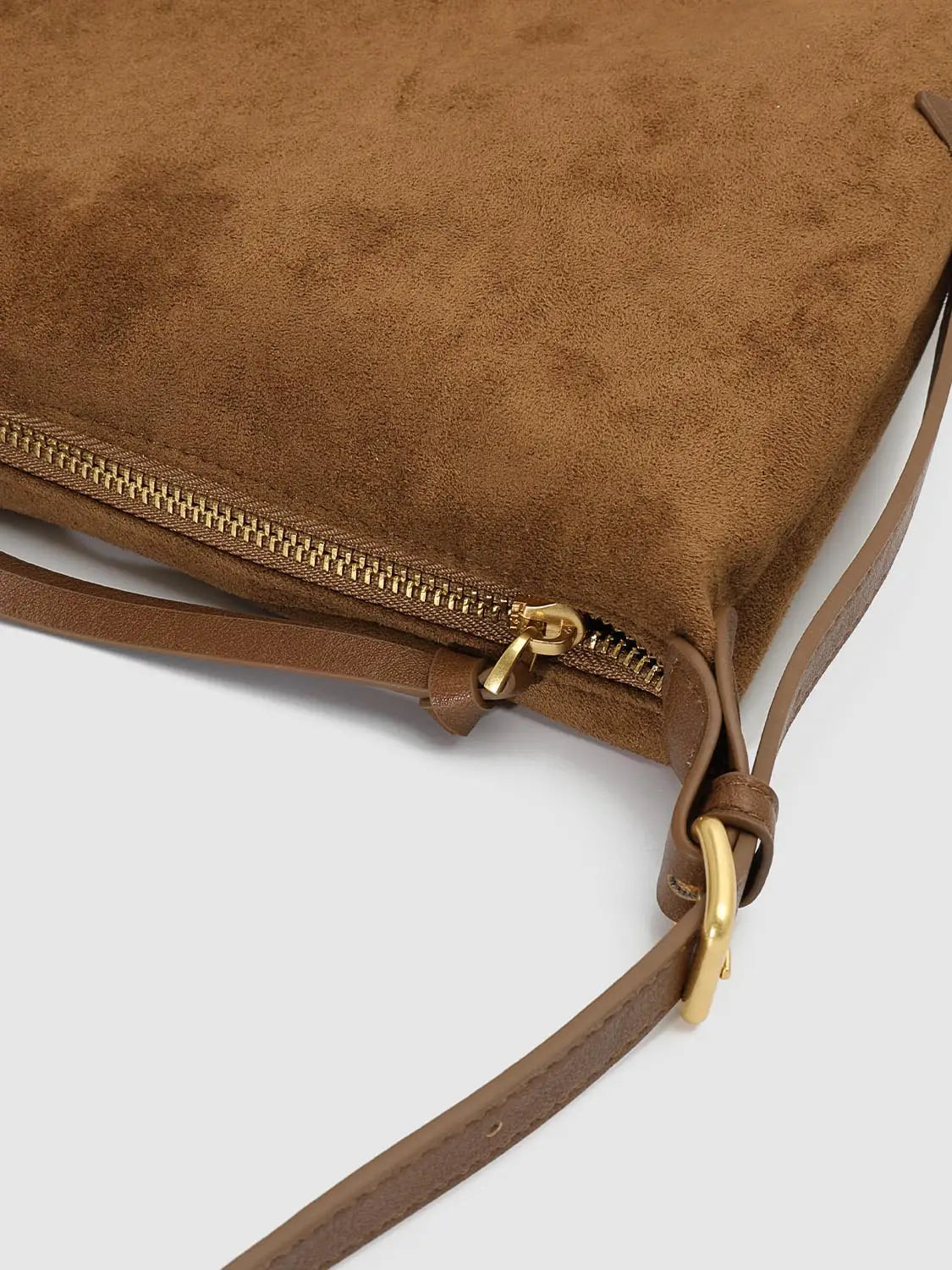 Shoulder and crossbody bag in brown suede with a gold zipper and crossbody strap.