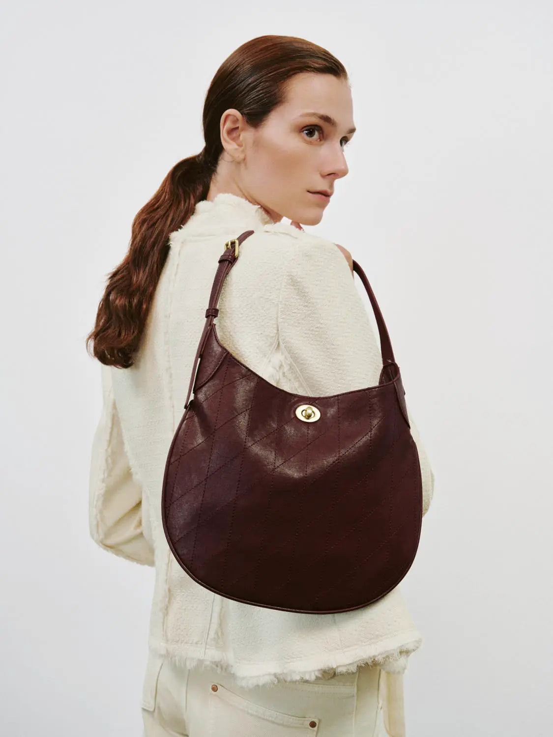 Shoulder bag in burgundy quilted leather with gold turn-lock hardware
