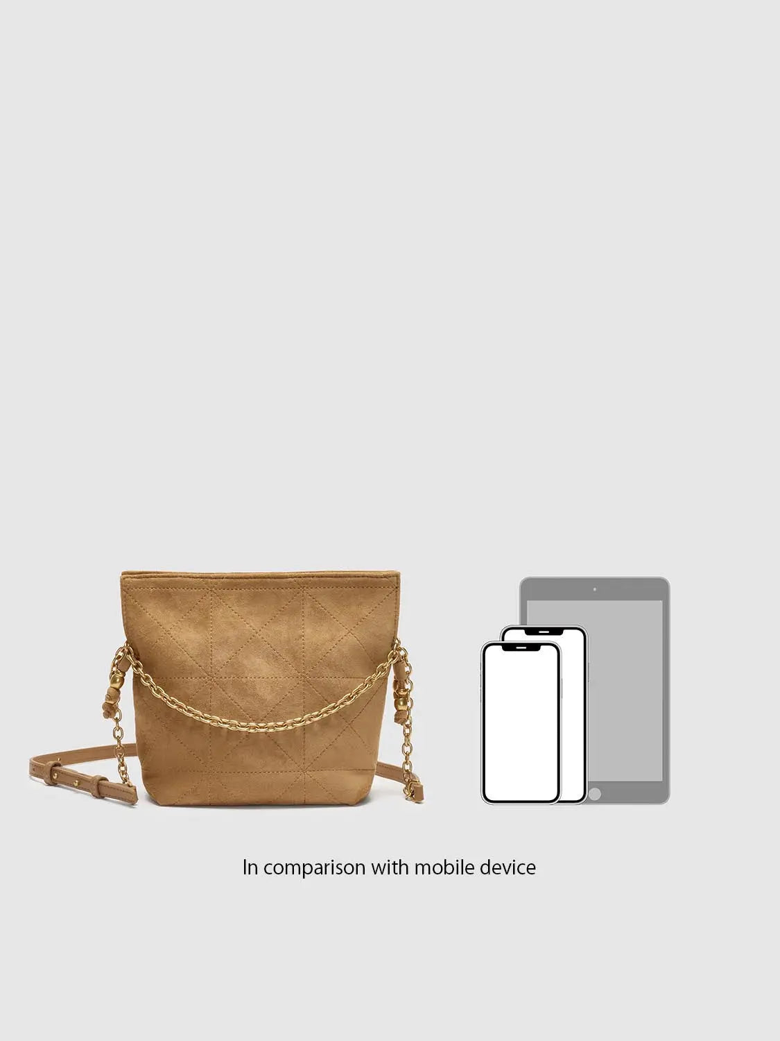 Crossbody bag in brown quilted fabric with a gold chain strap and adjustable shoulder strap