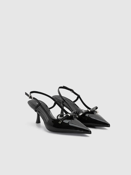 Zapatos de tacón con puntera, tira trasera, correa al tobillo y lazo