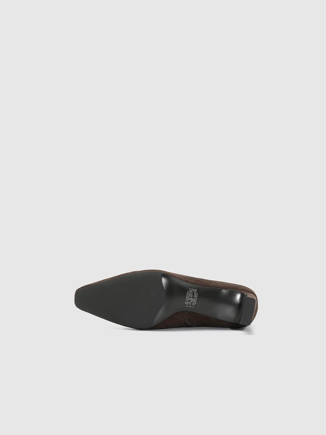 Boots Urban Revivo Fashion brown suede upper with black sole, bottom view