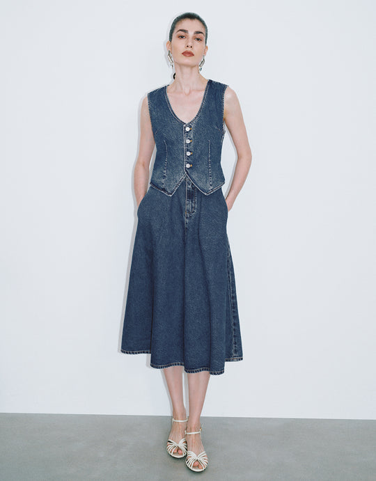 Vestiti con gilet di denim