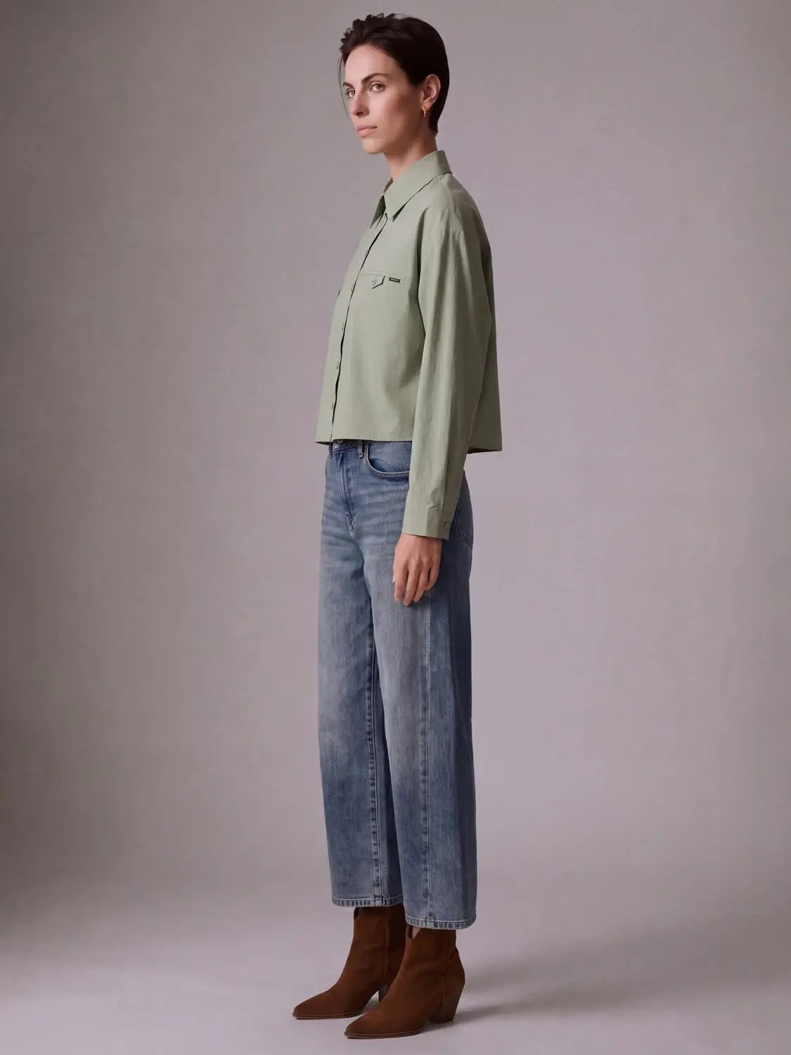 Cropped long-sleeve button-front non-stretch cotton shirt in sage green by Urban Revivo Fashion