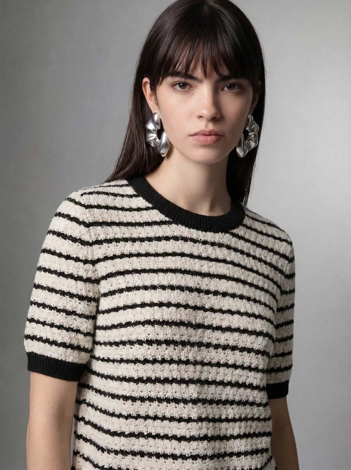 Round-neck striped knit short-sleeve cotton T-shirt in black and cream, Urban Revivo Fashion