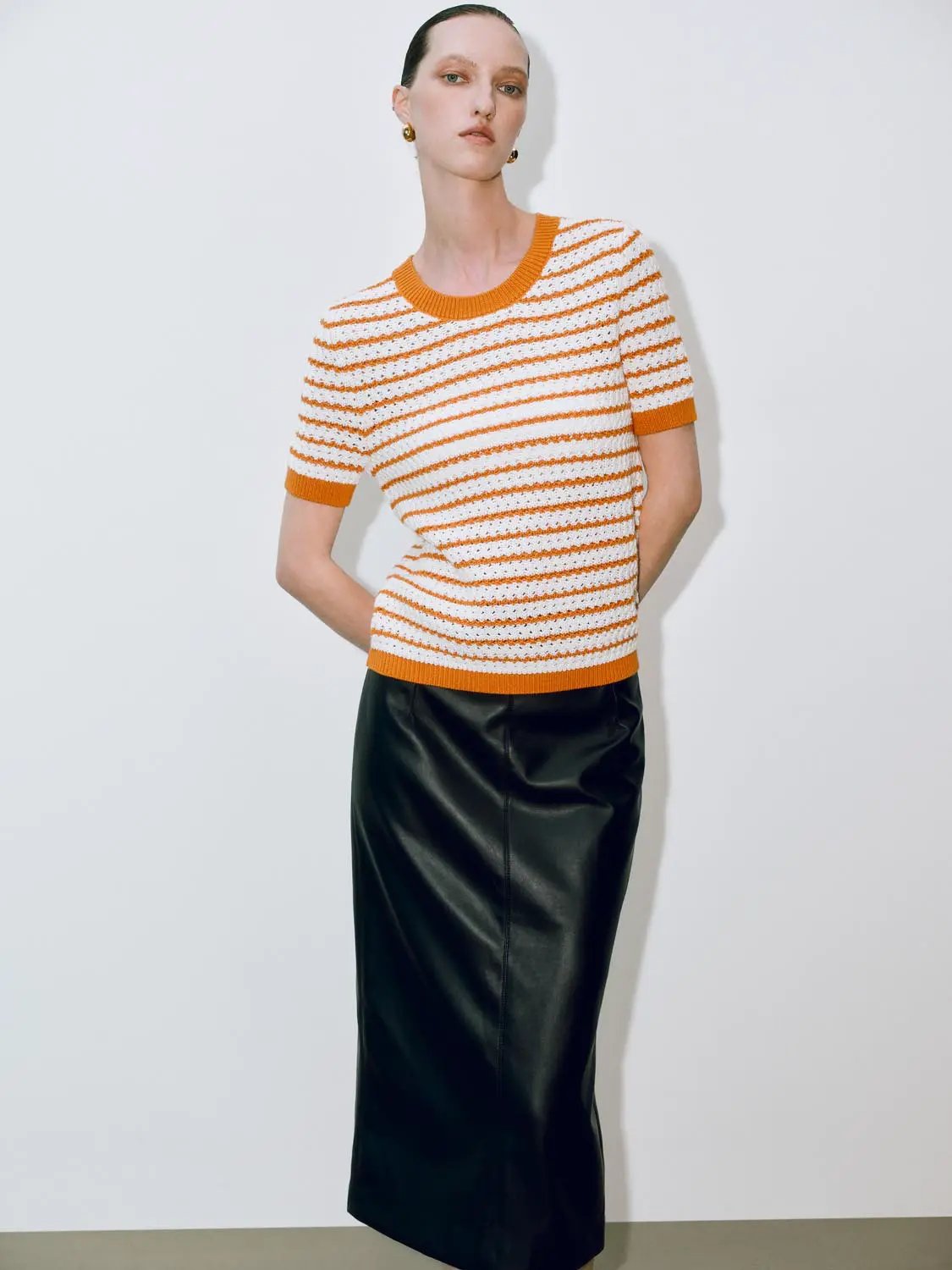 Round-neck striped knit cotton short-sleeve T-shirt in orange and white