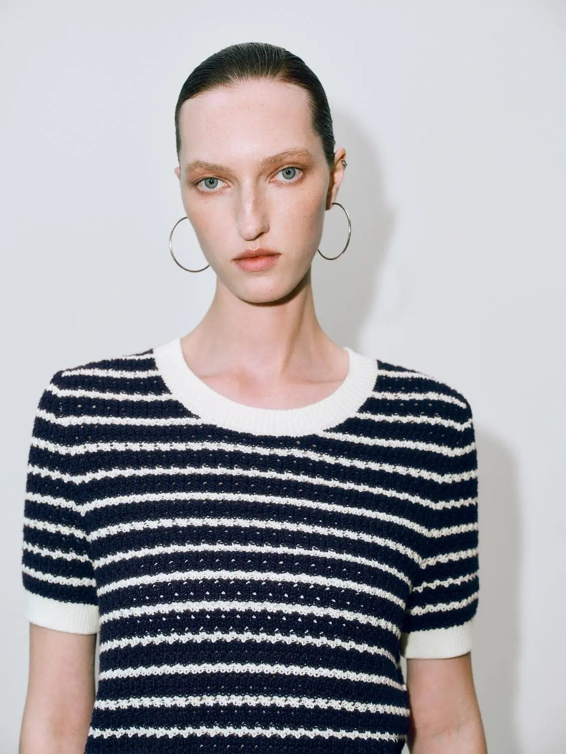 Round neck striped knit cotton short-sleeve T-shirt by Urban Revivo Fashion in navy and white.