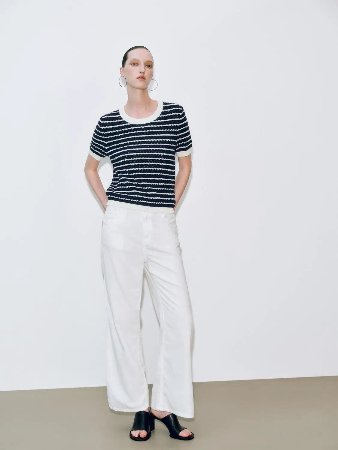 Round-neck striped knit cotton T-shirt in navy and white, short sleeves