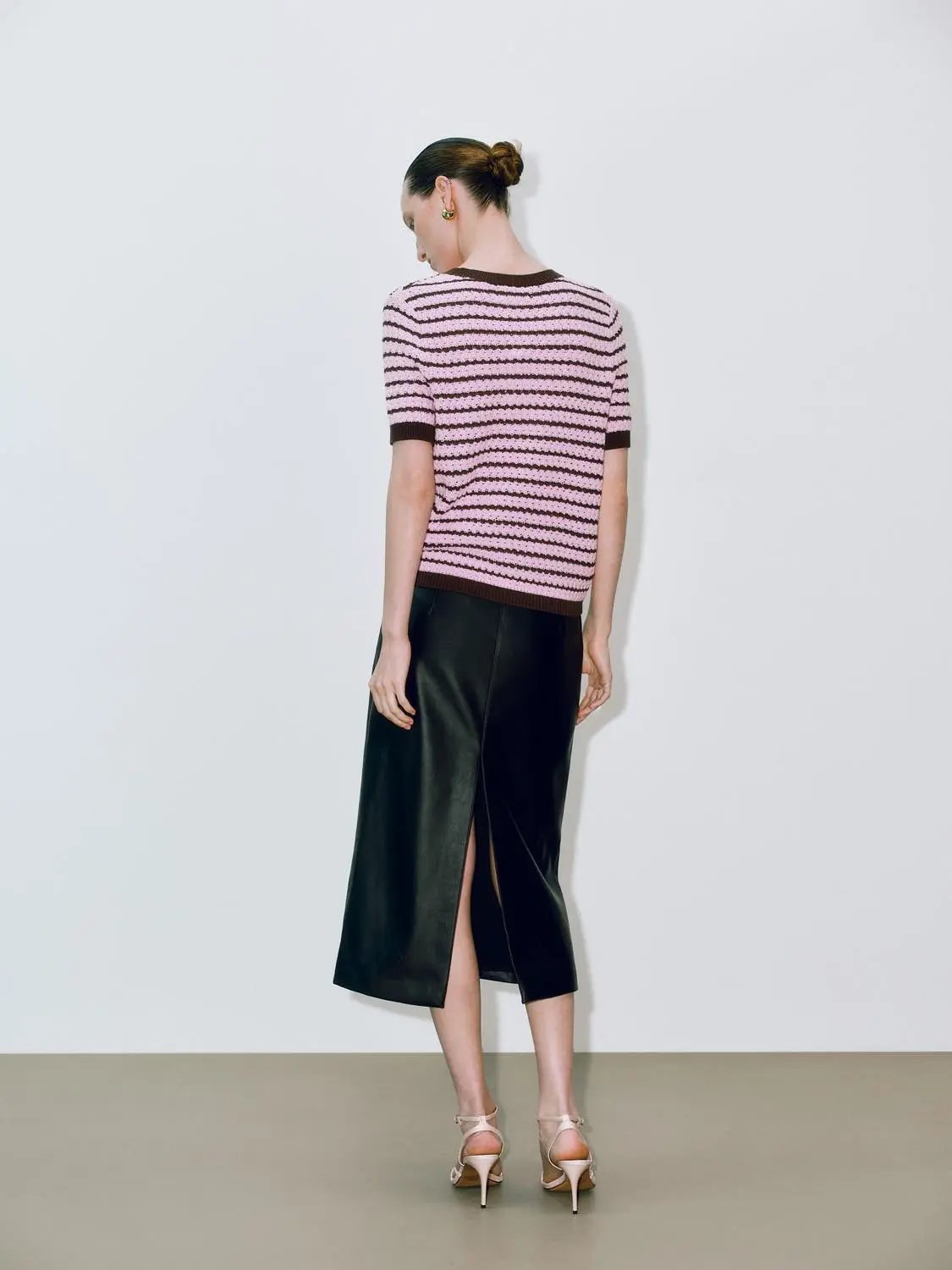 Round neck striped knit cotton T-shirt in pink with brown stripes, short sleeves, Urban Revivo Fashion