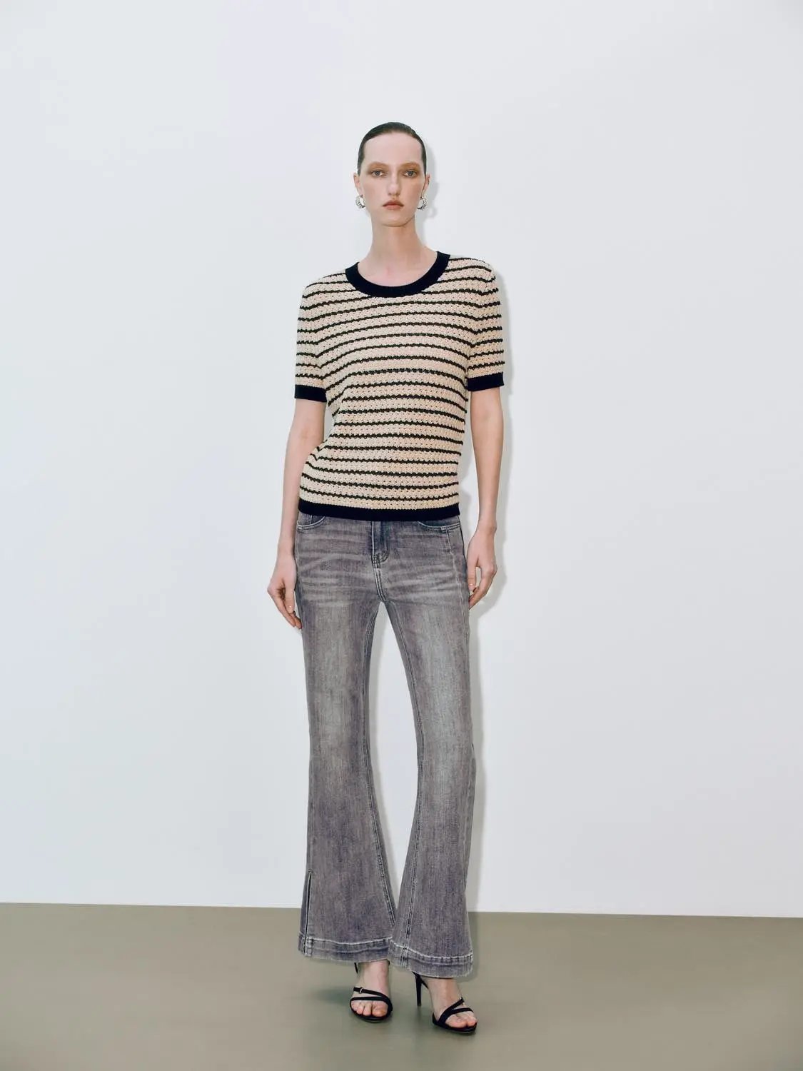 Round-neck striped knit cotton T-shirt with short sleeves in beige and black