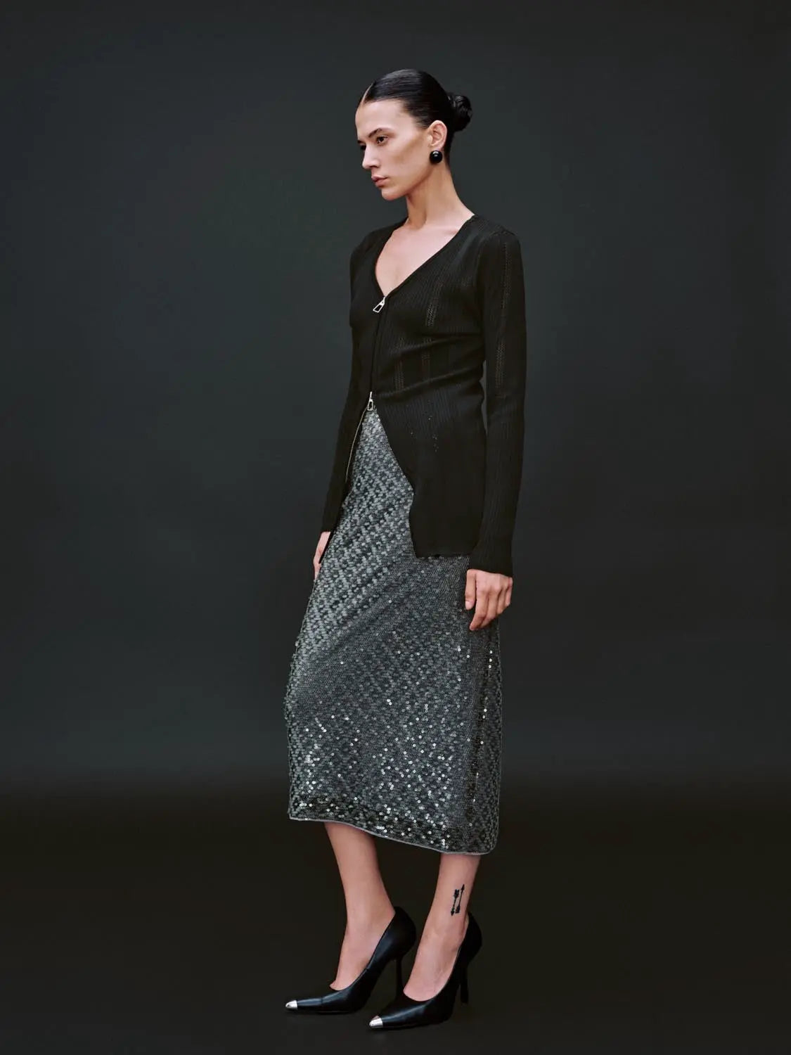 Zip Up Front Knitted Cardigans by Urban Revivo; black knitted cardigan with front zipper.