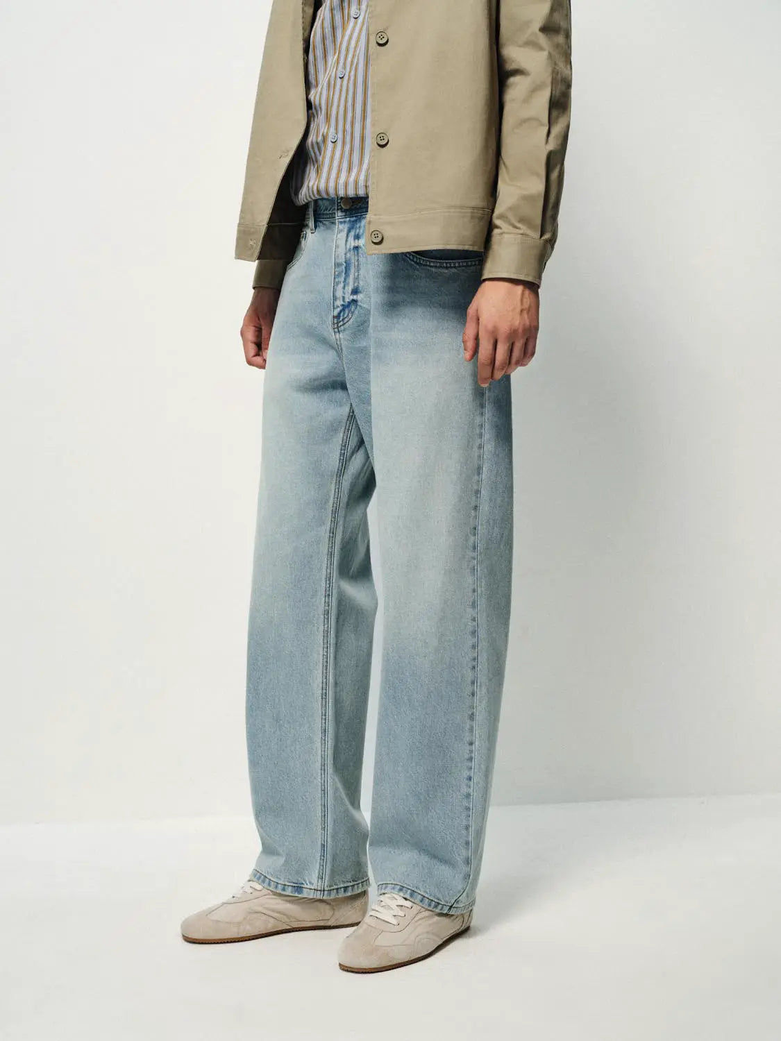 Jeans, light-wash wide-leg denim with relaxed fit for casual wear