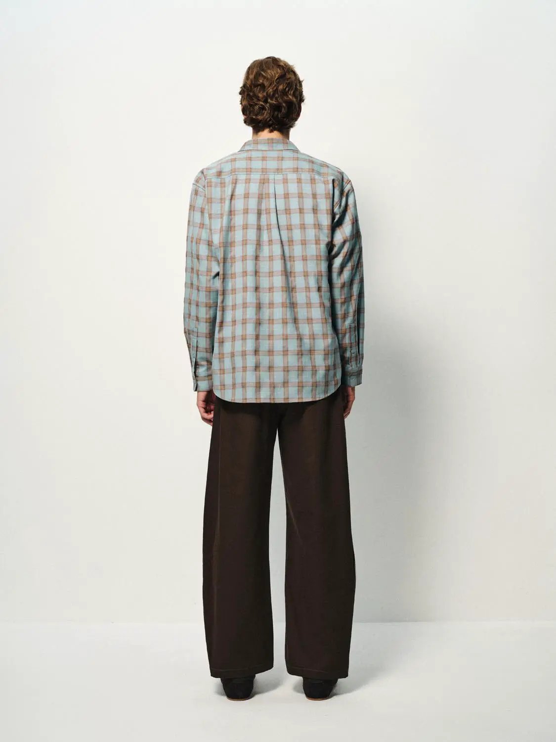 Open-Front Shirts Urban Revivo Fashion, light-blue plaid long-sleeve shirt (back view)