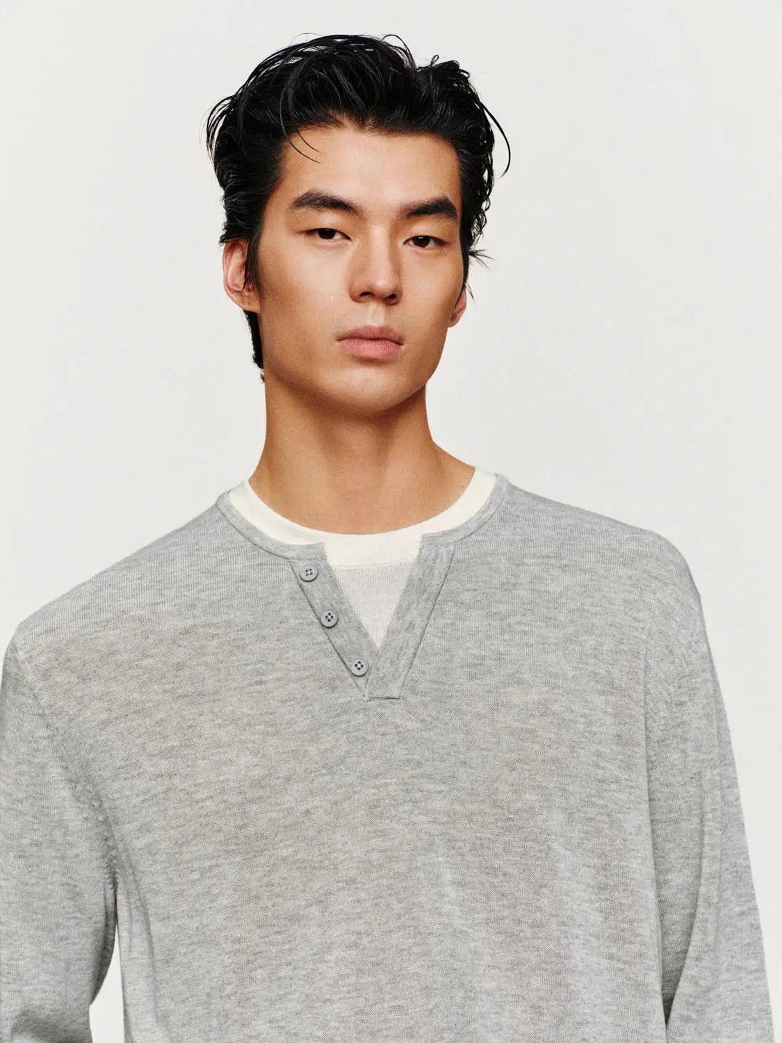 Urban Revivo Fashion Knit T-Shirt light gray knitted long-sleeve Henley with three-button placket, classic fit.