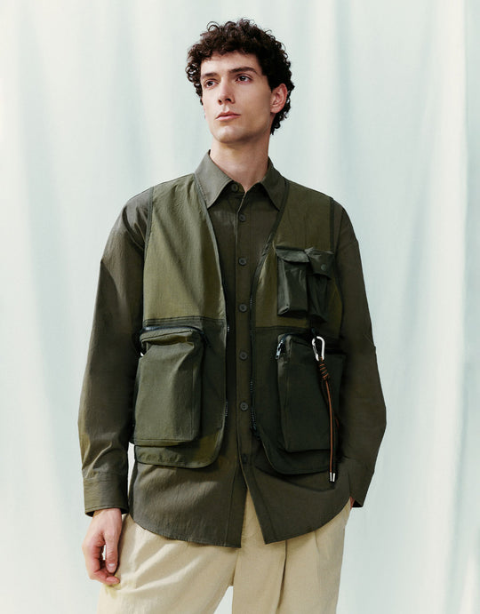 Gilet utilitaire à col en V avec fermeture éclair sur le devant