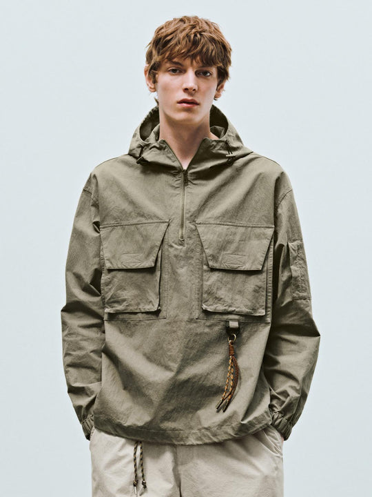 Sweat à capuche par-dessus les chemises