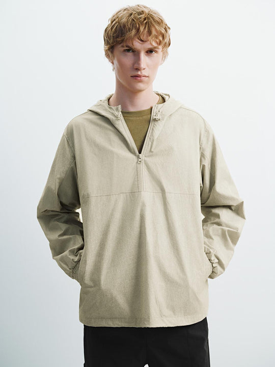 Sweat à capuche par-dessus les chemises