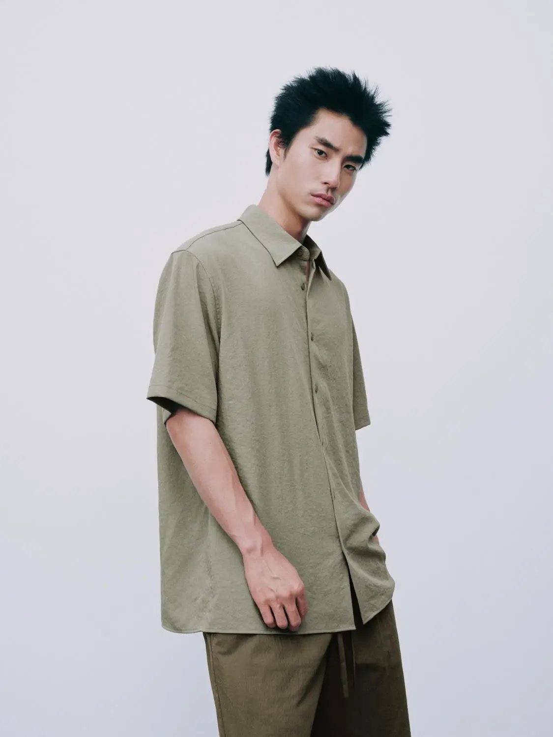 Open-Front Shirt, khaki loose-fit short-sleeve worn by model