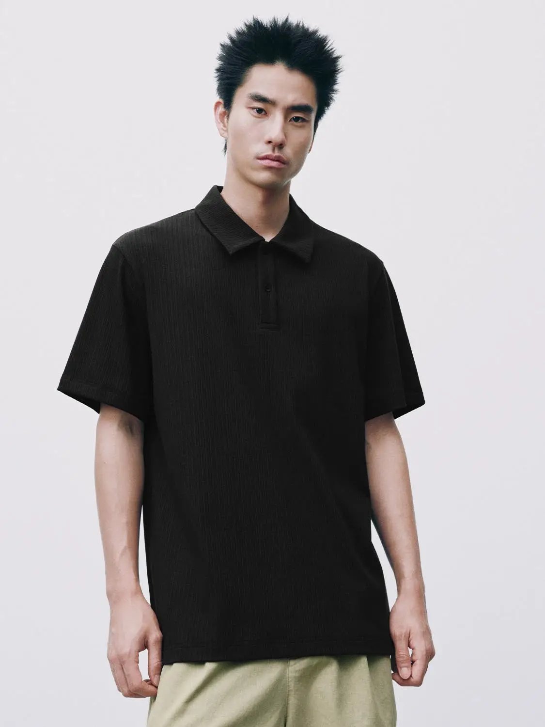Polo shirt Urban Revivo black short-sleeve with textured rib fabric