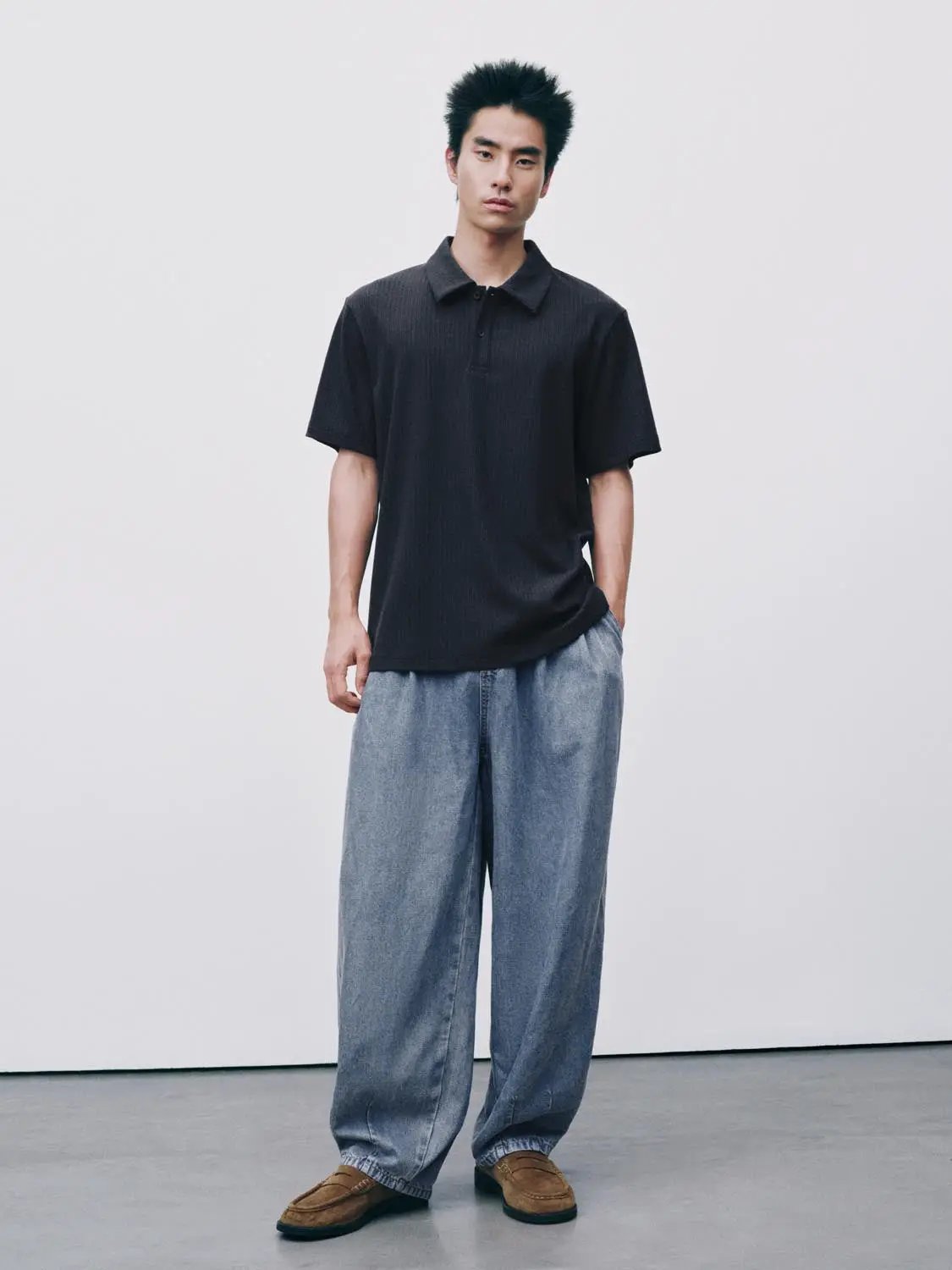 Urban Revivo Fashion polo shirt in black, short-sleeve with collar