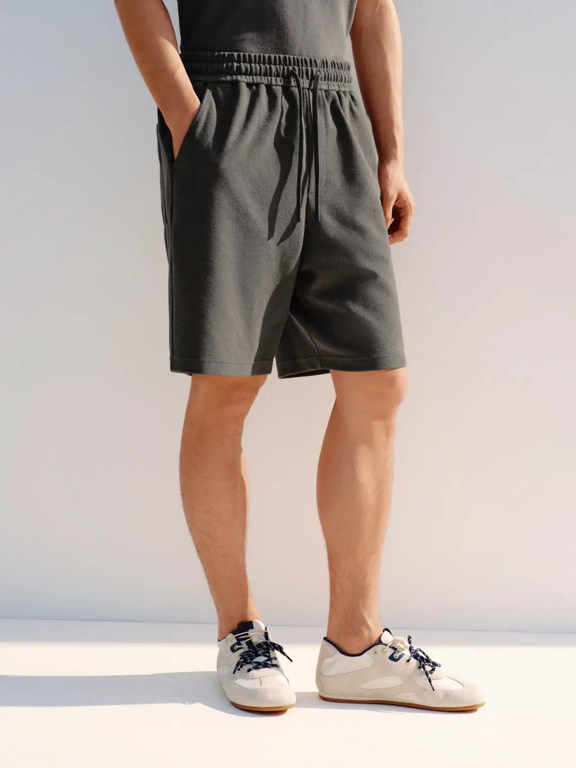 Elastic drawstring waist cotton blend shorts for men in dark gray with side pockets