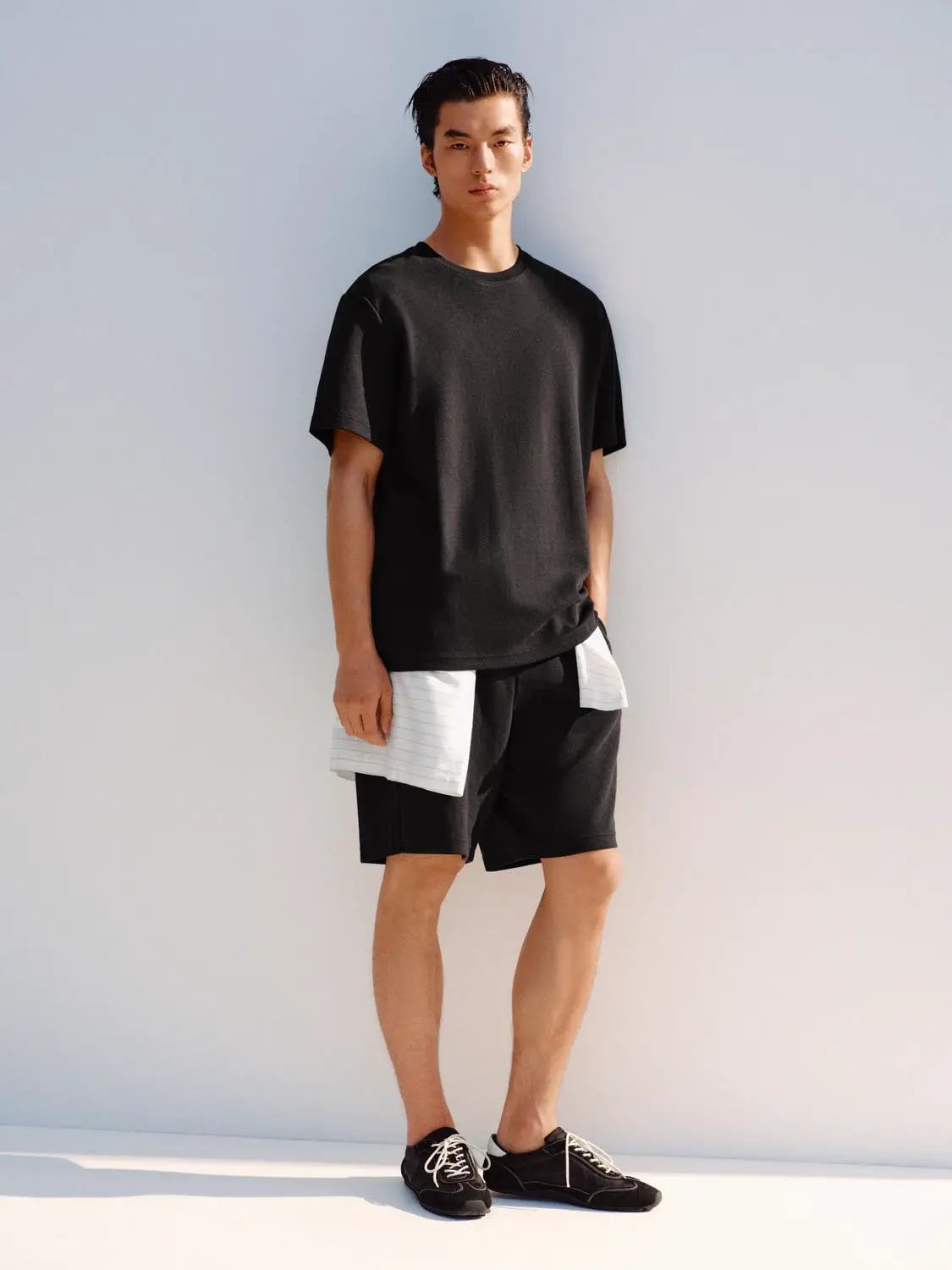 Elastic drawstring waist cotton-blend shorts in black from Urban Revivo Fashion
