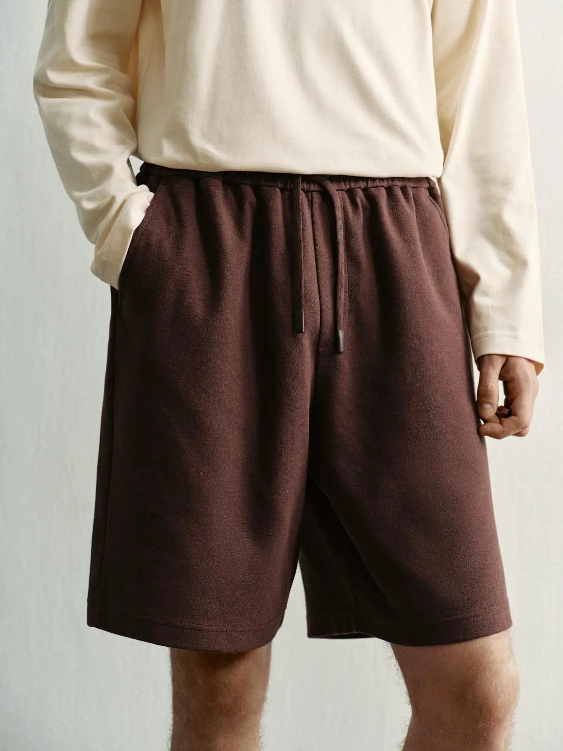 Elastic drawstring waist cotton-blend shorts in dark brown, Urban Revivo Fashion