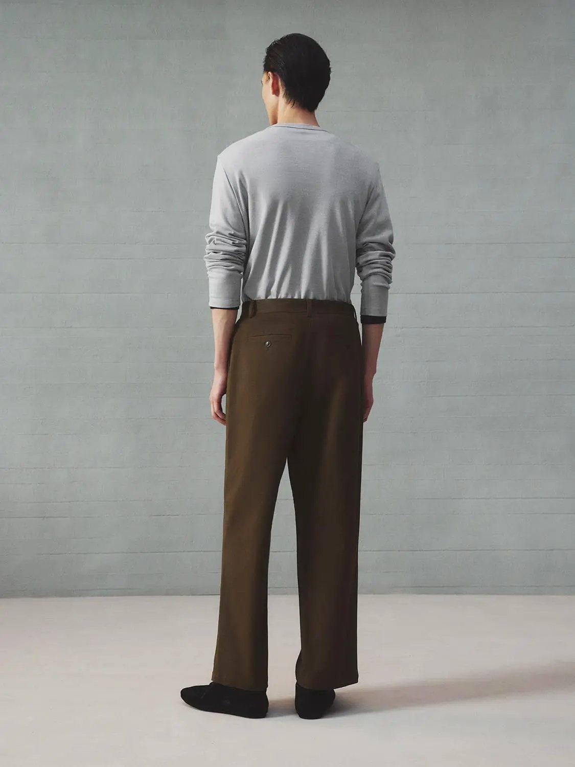 Straight-Leg Pants in olive-brown with back pocket and belt loops