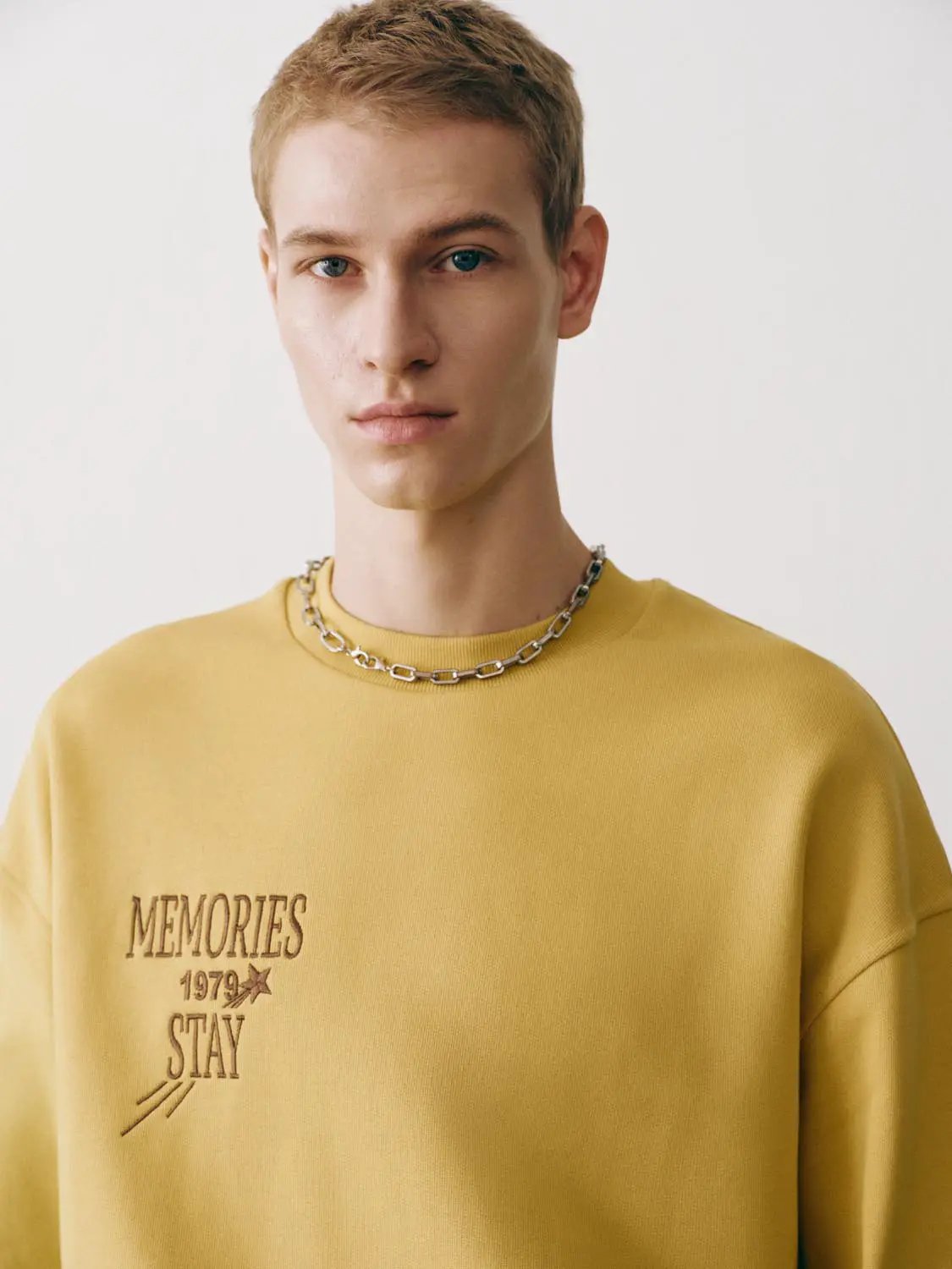 Sweatshirt in mustard yellow featuring MEMORIES 1979 STAY graphic from Urban Revivo Fashion
