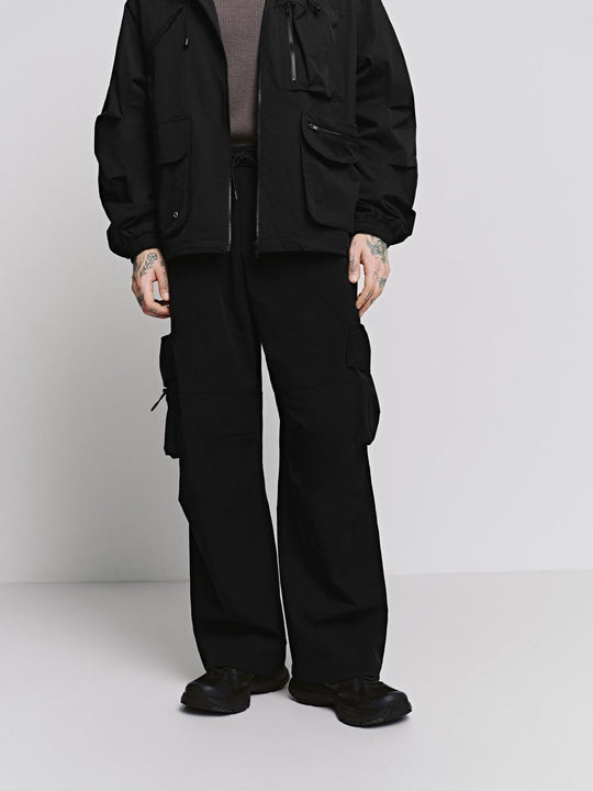 Pantalones cargo con bolsillos planos y cordón