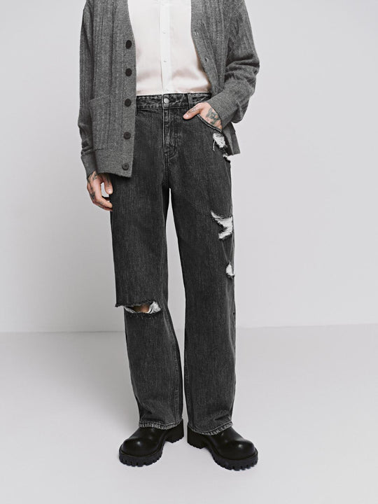 Zerrissene Jeans mit weitem Bein