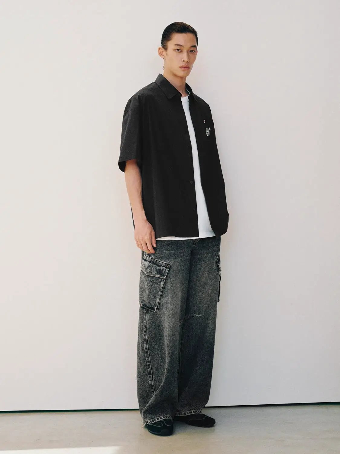 Jeans by Urban Revivo Fashion; men's oversized gray cargo denim with multiple pockets