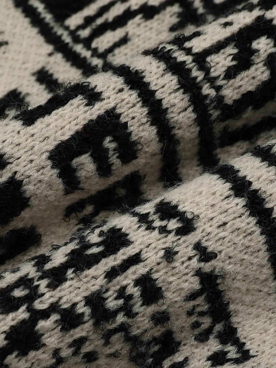 Knit T-Shirt; black and ivory jacquard knit fabric by Urban Revivo Fashion