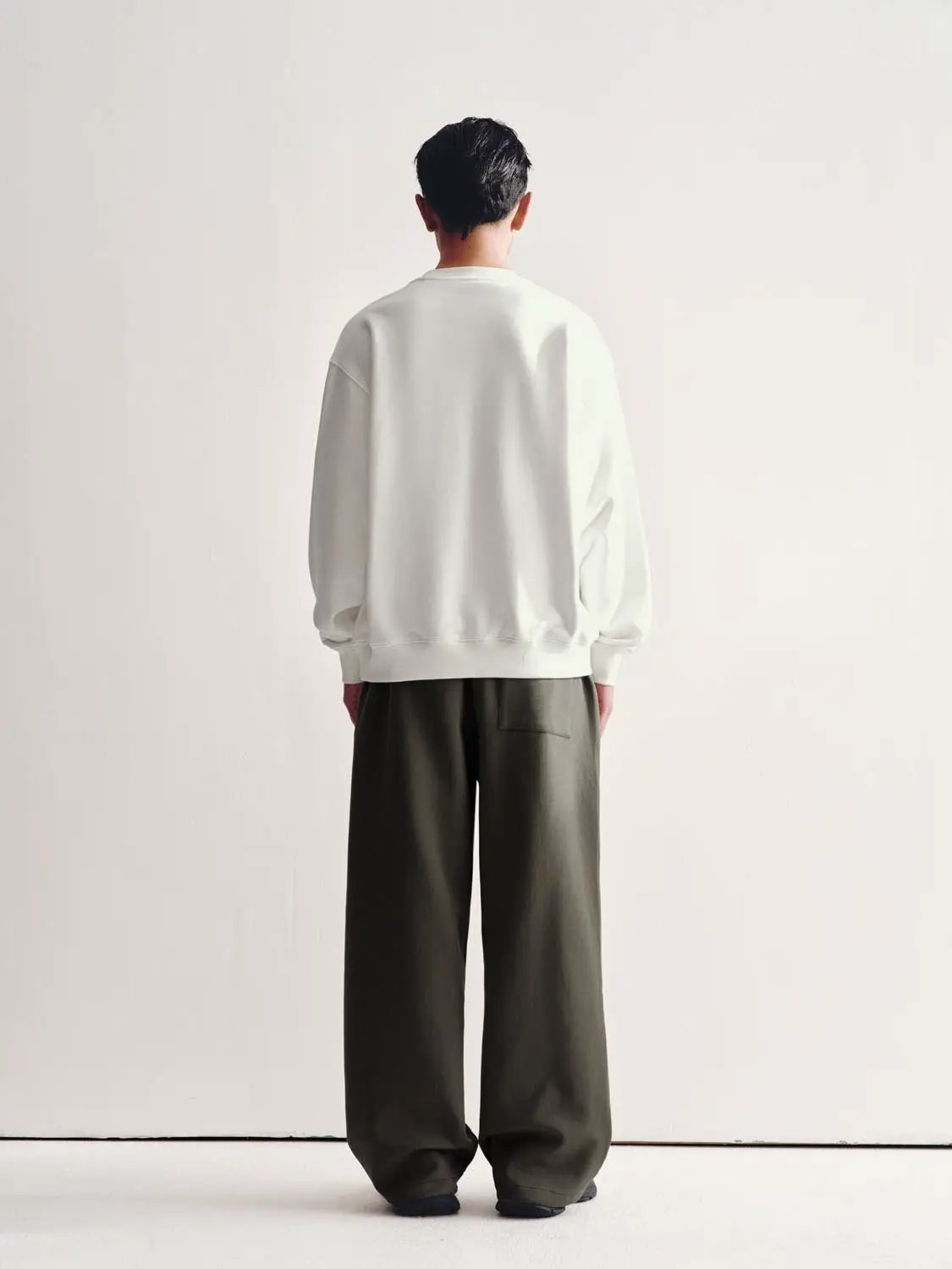 White sweatshirt, loose-fit back view on model by Urban Revivo Fashion