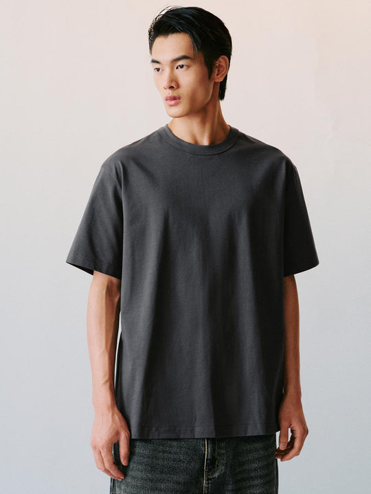 T-shirt oversize dal taglio squadrato, con scollo rotondo e vestibilità comoda in cotone