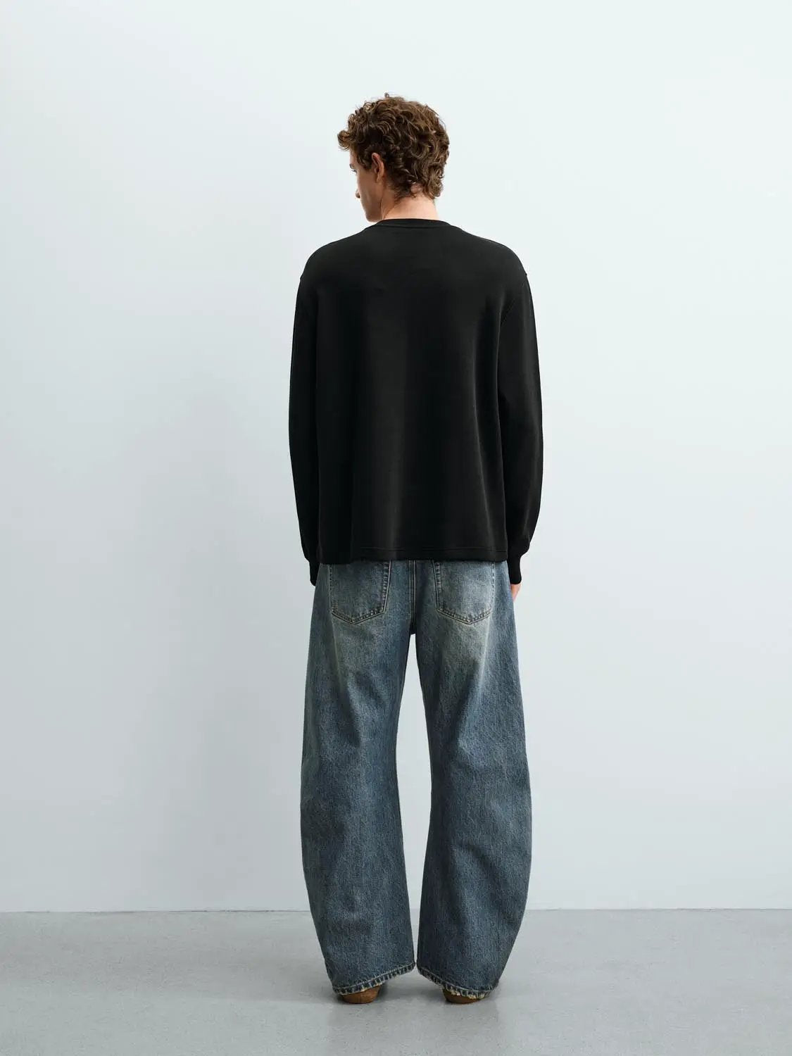 Urban Revivo Fashion Sweatshirt, black long-sleeve back view on model with denim jeans
