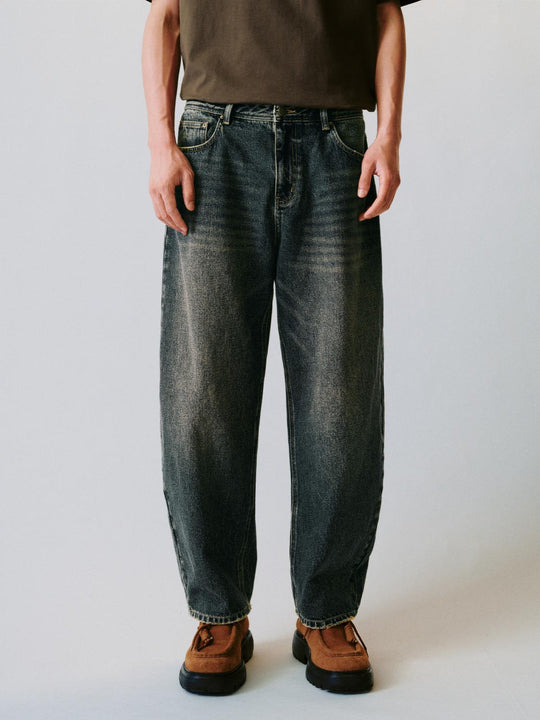 Gewaschene Baumwolljeans mit Whisker-Effekt, lockerer Passform und weitem Bein